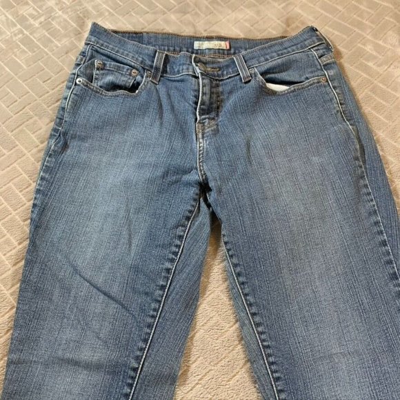 Levis Womens 6 Denim Jeans Blue 515 Boot Cut Mid Rise Medium Wash Stretch - Picture 2 of 12